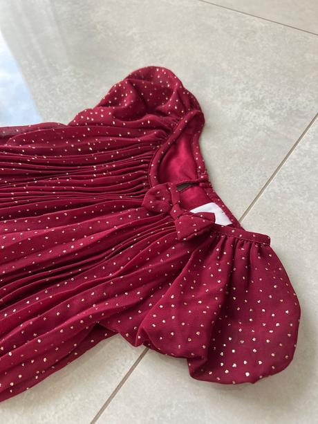 Trblietavé šaty top stav, palomino,104