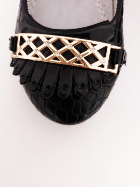 Dievcenské sandále, 25