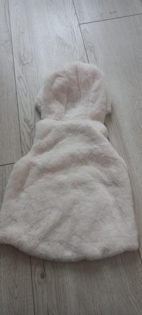 Dievčenská vesta, 74