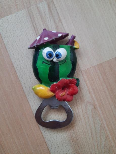 Magnetka a otvárač na fľaše,