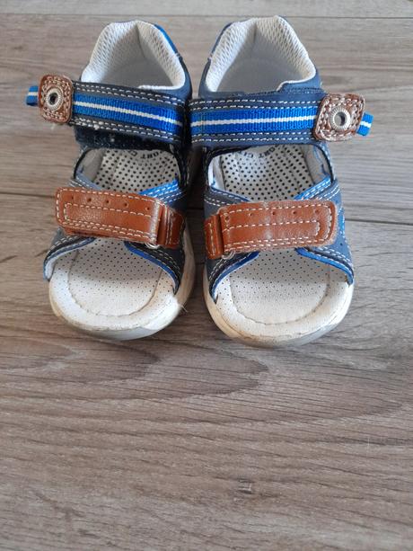 Sandálky z deichmannu, 22