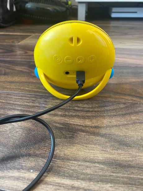 Reproduktor emoji lol, 