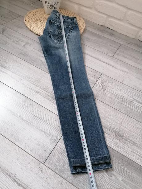 Rifle s gombíkmi s, s