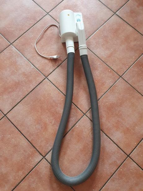 Závesný sušič vlasov,