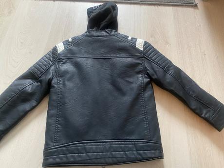Frajerská koženková bunda, c&a,128