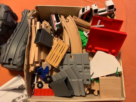 Darujem drevenú dráhu vlačik iba osobný odber v ba, 