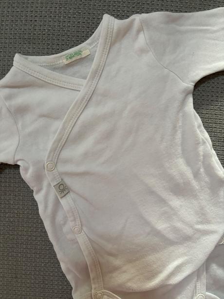 Biele zavinovacie body, benetton,56