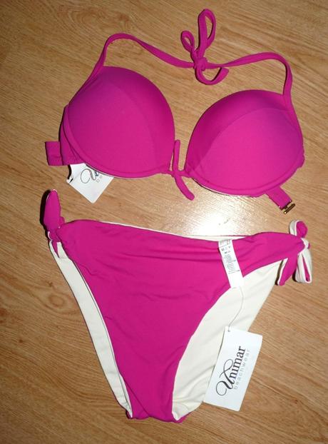 Cyklamenové plavky, l