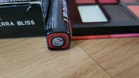 Avon rúž, očná paletka, lak na nechty, 