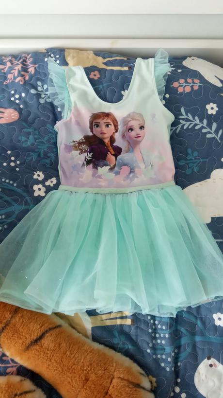 Tanečné šaty, 110