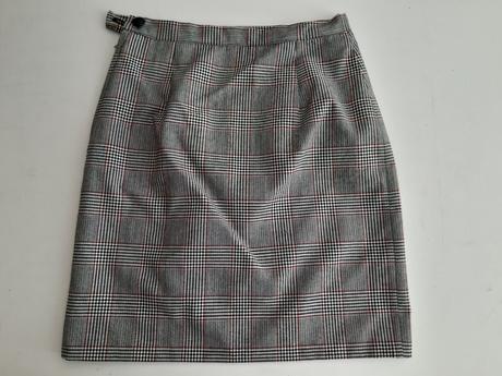 Kockovaná sukňa, 158