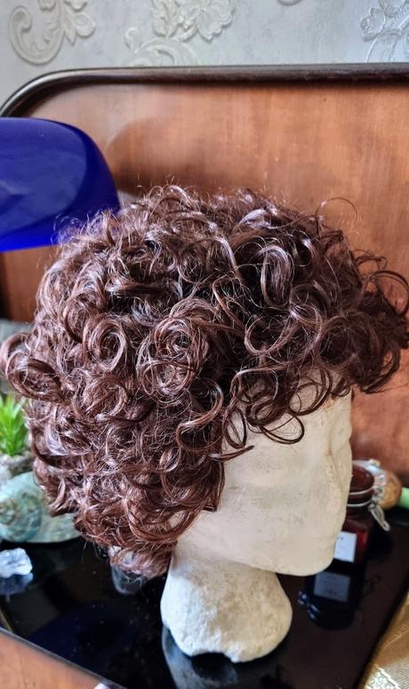 Parochňa kučeravá hnedo-mahagónová, 