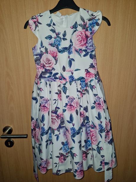 Slávnostné šaty, 128