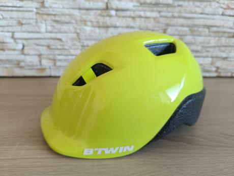 Cyklistická prilba, aj na korčule, s