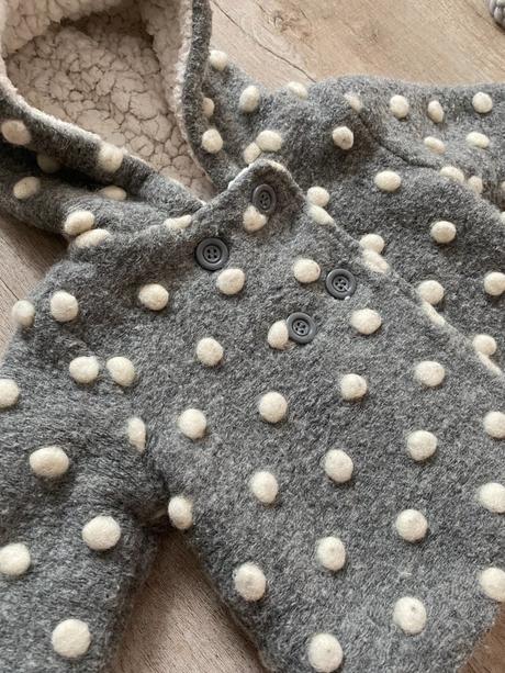 Štýlový zimný kožúškový kabátik s čiapkou veľ. 62, tesco,62