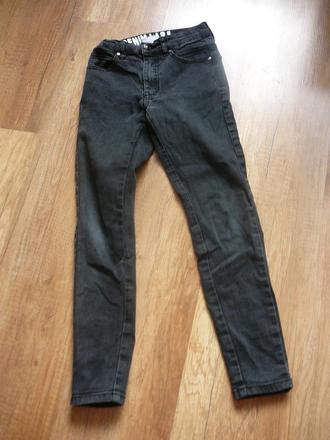 Dievcenske rifle, 140