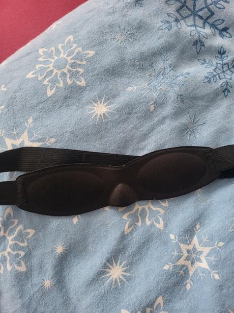 Čierne tienidlo na oči, 