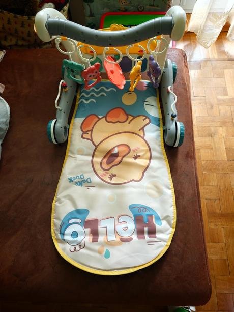 Hracia deka a chodítko v jednom, 