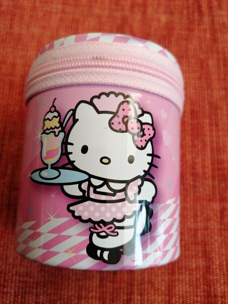 Korálky v dóze hello kitty,
