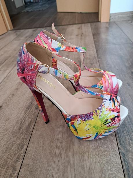 Vysoké sandále na vysokom podpätku, 37