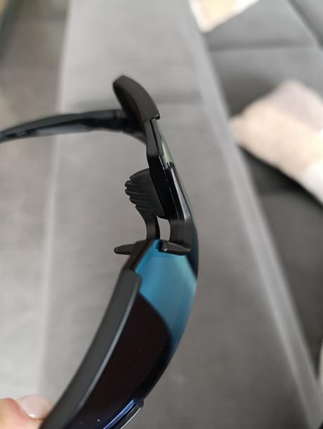 Športové slnečné okuliare azurovo- modré,