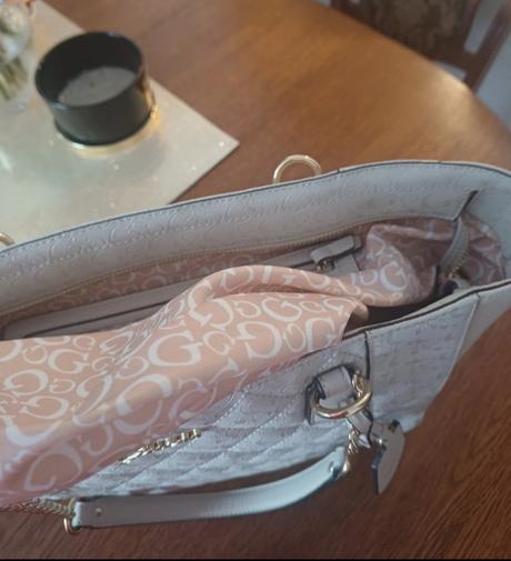 Kabelka guess, guess