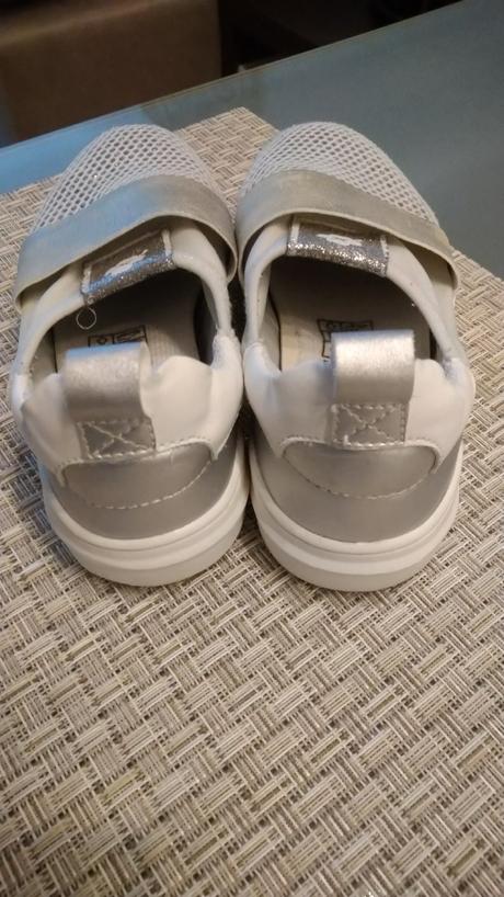 Strieborné poltopánky č. 33 zn. cortina, 33