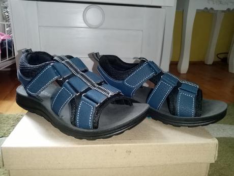 Nové sandále, 33