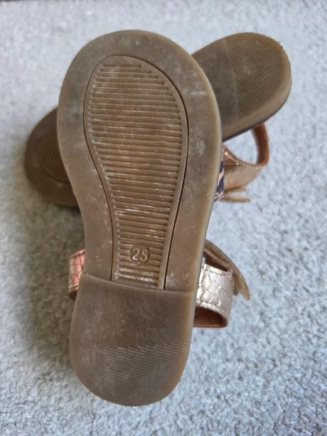 Zlaté sandale friboo, 25