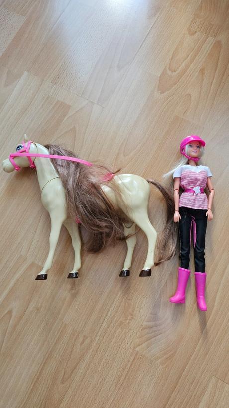 Barbie jazdkyňa s koníkom,