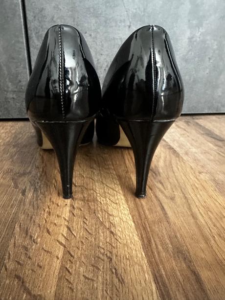 Čierne lodičky, 39