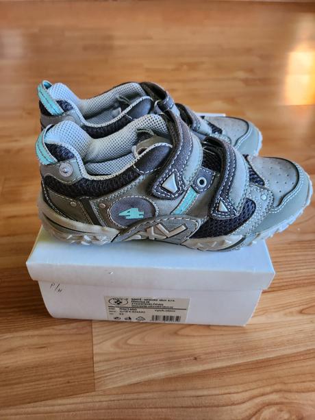 Nove tenisky, santé,30 / 31 / 33