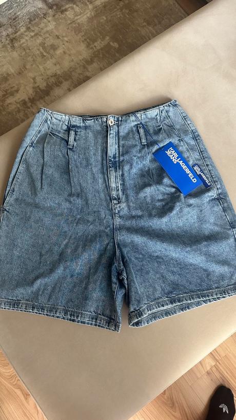 Karl lagerfeld kratasy, 38