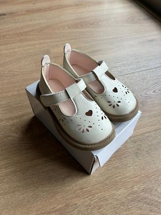 Dievčenské spoločenské topánočky, 25