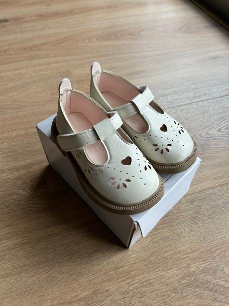 Dievčenské spoločenské topánočky, 25