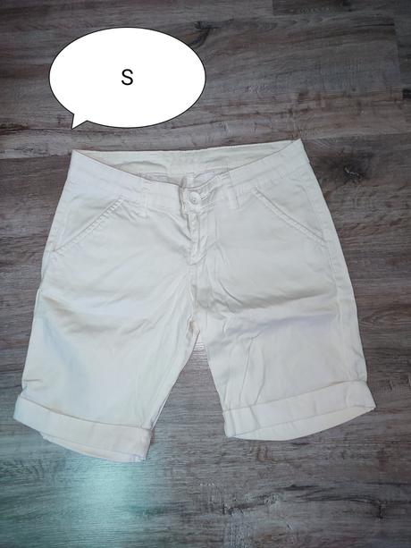 Šortky, s