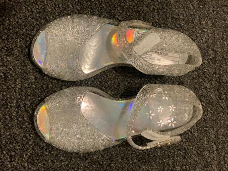 Karnevalove sandalky,