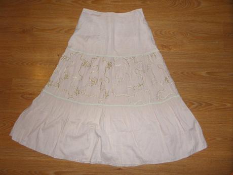 Vyšívaná sukňa, l