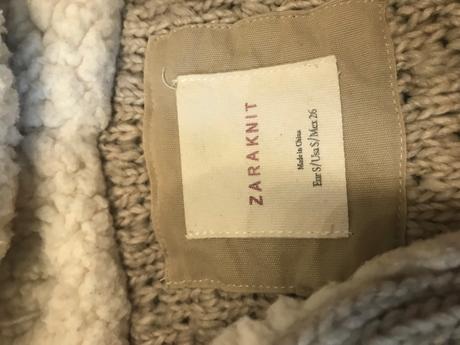 Zara vesta svetrovina, kapucňa s barančekom, zara,s