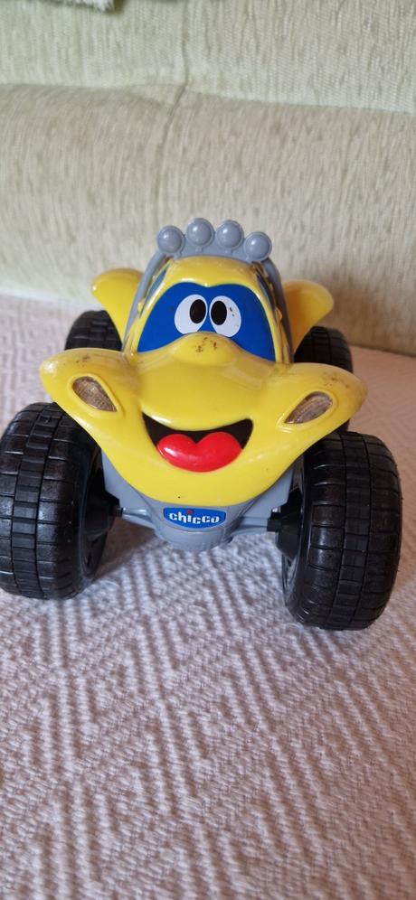 Auto na diaľkové ovládanie chicco, 