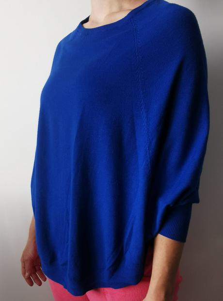 Krásny voľný svetrík,