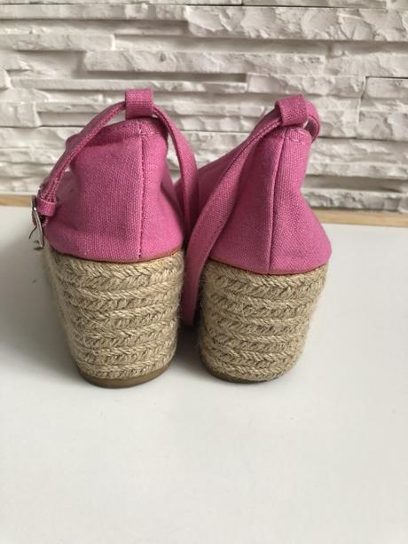 Cukríkové sandále, 37