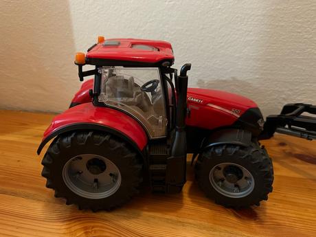 Bruder traktor s predným nakladačom, 