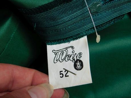 Luxusne velmi pekne šaty, 52