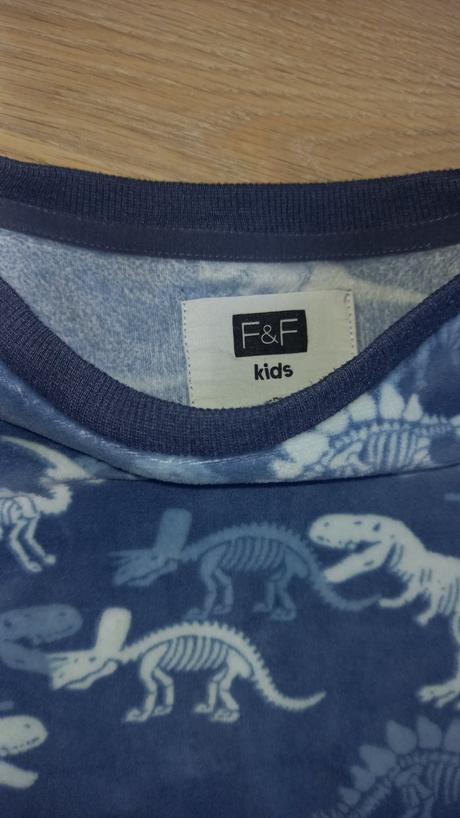 Pyzamko s dinosaurami, f&f,134