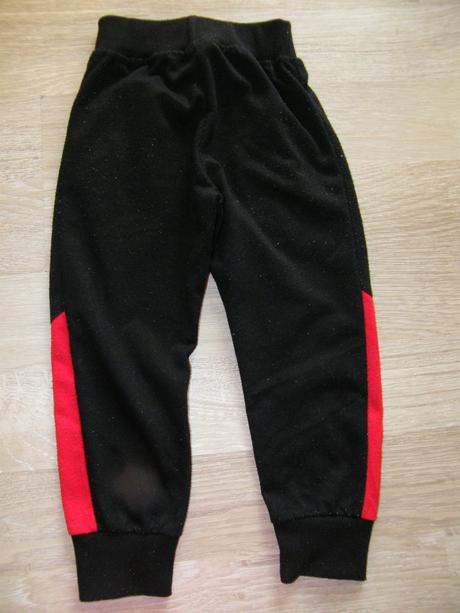 Tepláky pre chudučkých, 104