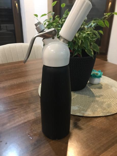 Fľaša na šlahacku, 