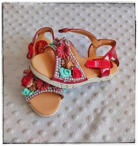 Kvietkovane krásne sandálky, 28