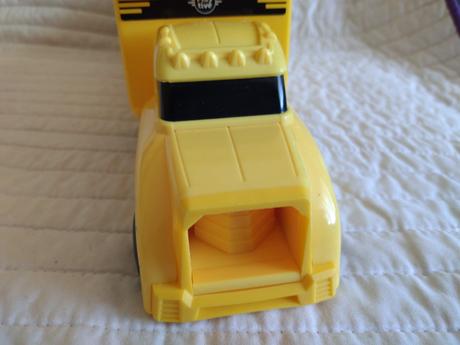 Ťahač s návesom a autíčkami,