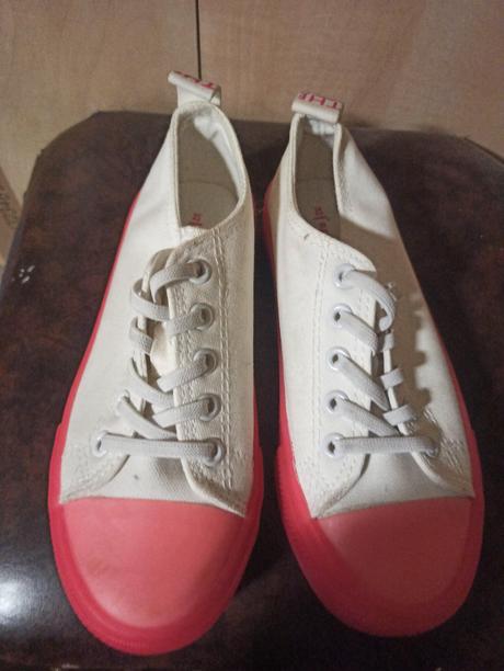 Neónové plátenky, reserved,32